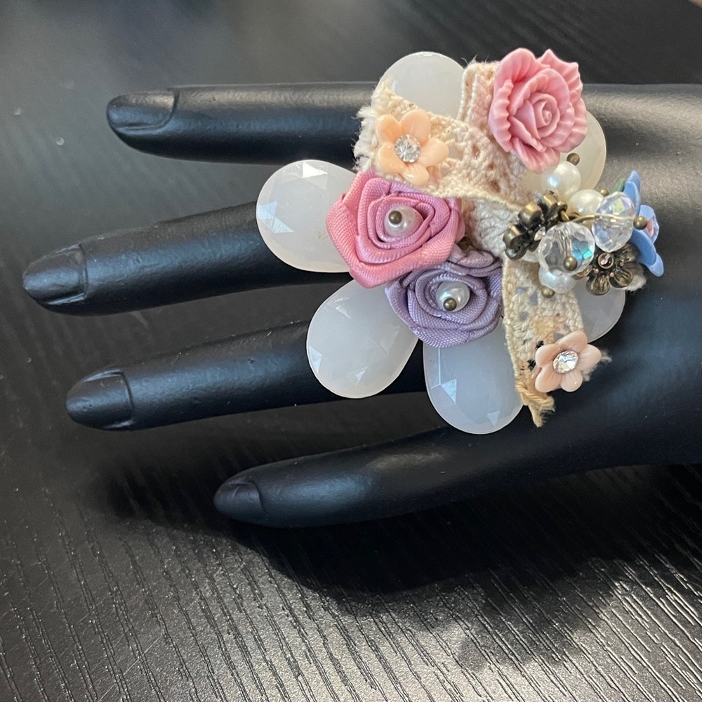 Floral Embellished Statement Ring. 0448